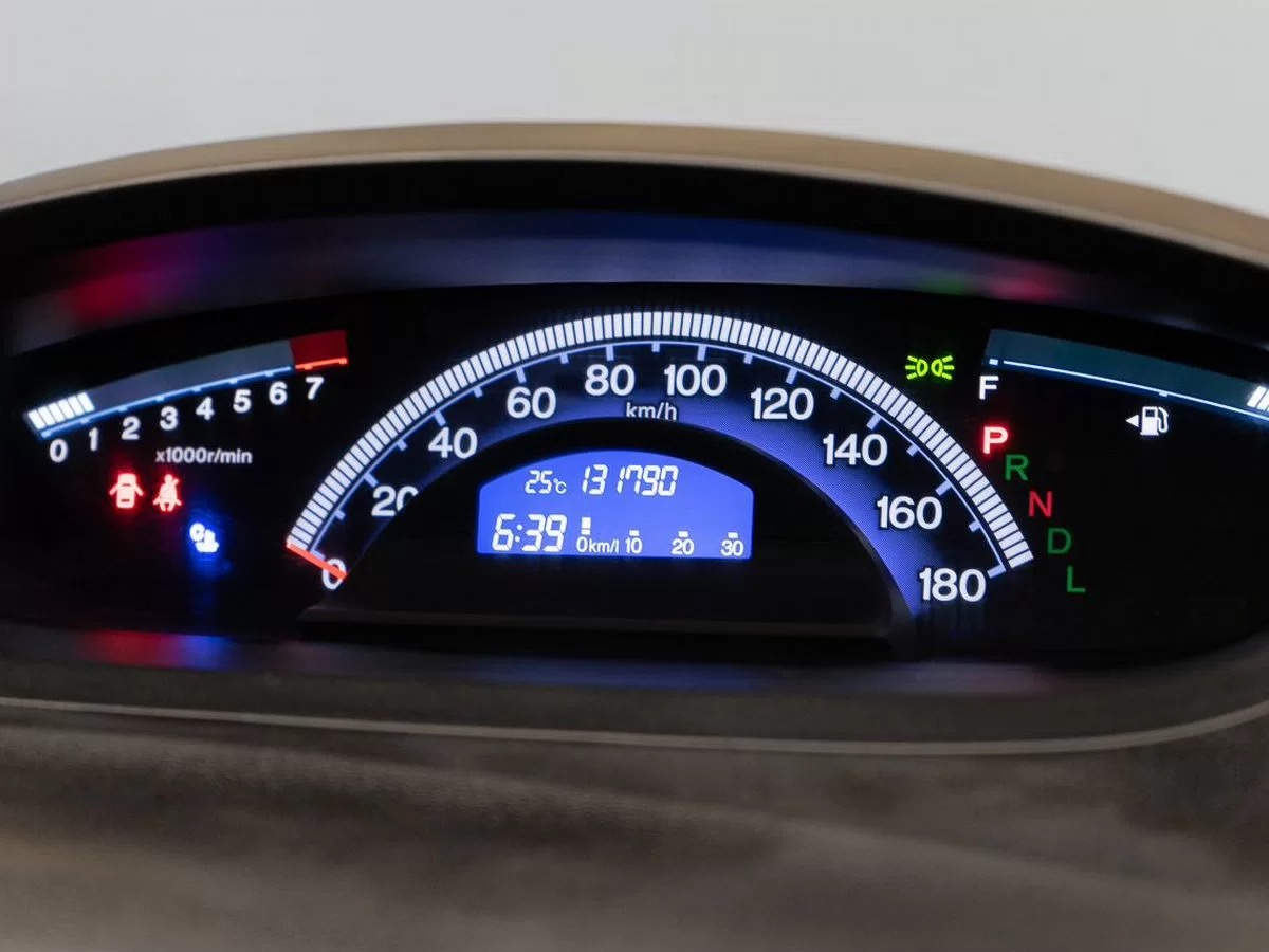 Honda Freed 2014, (Серый) с пробегом 131 790 км в Новосибирске